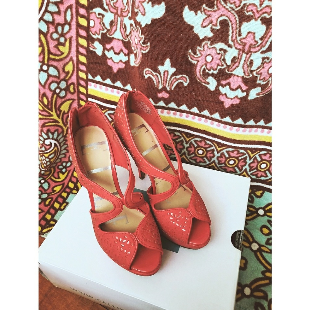 Peep toe pumps